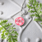 Halskette mit Sakura Blüte und koreanischem Glückssymbol - Personalisierte Geschenke für Frauen und unvergessliche Reiseerinnerungen