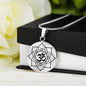 Lotos Blüte Halskette mit Gravur und mit Mantra Aum (Om) Symbol | Chakra Schmuck für Yoga & Entspannung | 8 blättrige Blume der Erleuchtung