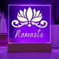 Acryl Namaste Schild: Yoga Tischdekoration & Geschenk für Frauen, Buddha Kunst, LED-beleuchteter Holzsockel mit Yoga Bild, Meditation Dekor
