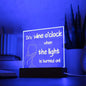 Wein Geschenk Acrylbild 'It's wine o'clock when the light is turned on!', Premium-Acryl mit Druck, stilvolle Tischlampe, Geschenkidee