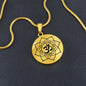 Lotos Blüte Halskette mit Gravur und mit Mantra Aum (Om) Symbol | Chakra Schmuck für Yoga & Entspannung | 8 blättrige Blume der Erleuchtung