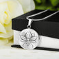Lotos Blume Halskette mit Gravur für Yoga & Chakren | Lotos Schmuck für Seelenwachstum und Entspannung | Blume der Erleuchtung filigran