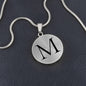 Buchstaben Halskette, kleine Buchstaben kette, Buchstabe M Halskette, Initialen Halskette 18K Gold, kleine Monogramm Halskette mit Gravur