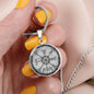 Aegishjalmur Halskette mit personalisierbarer Gravur - Wikinger Vegvisir Anhänger das Symbol der nordischen Mythologie