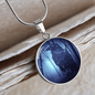 Edle Halskette mit Gravur und Rabe Anhänger - Wikinger-Schmuck mit individuellem Touch