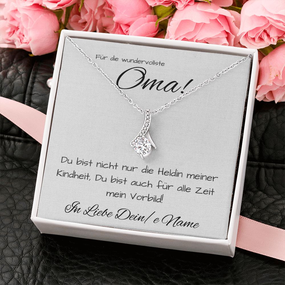 Halskette in Geschenkbox mit personalisierter Grußkarte: „Für die wundervollste Oma! Du bist meine Heldin und mein Vorbild.“ Perfekt als Oma Geburtstag Geschenk, Oma Weihnachtsgeschenk oder Schmuckgeschenk Oma. Stilvoll danke schön sagen – ein personalisiertes Geschenk Oma.