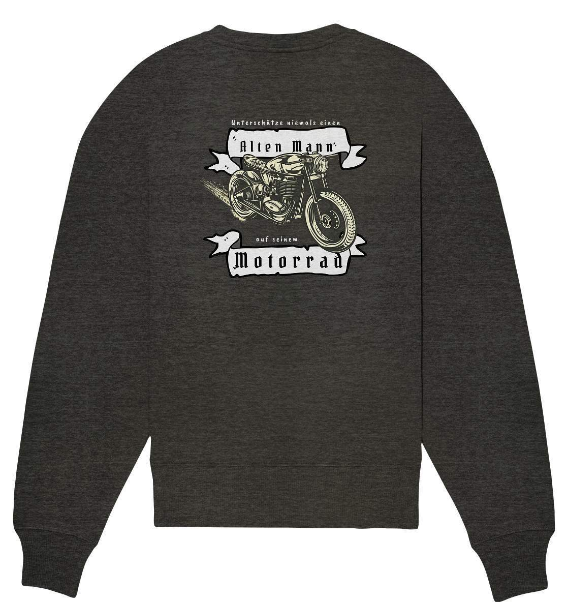 Unterschätze niemals einen alten Mann - Motorrad Rücken Motiv - Organic Oversize Sweatshirt-alter mann,ausfahrt,bike,biker,cafe racer,chopper,dirt bike,fun,funny,lustig,mofa,moped,motocross,Motorrad,motorrad tour,motorsport,opa,opa on tour,rentner,senior,simson,unterschätzen,v2,zweirad