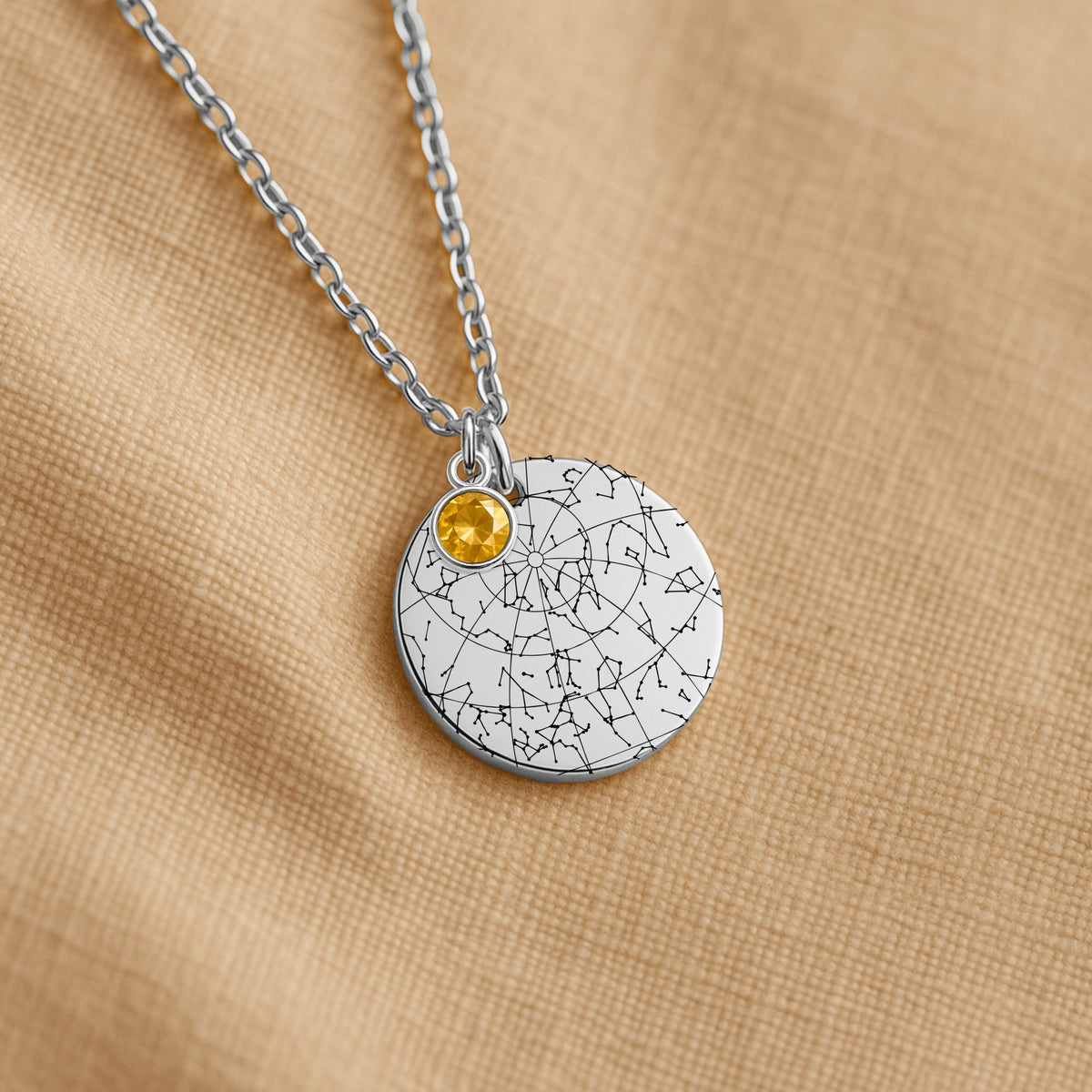 Personalisierte Sternenhimmel Karte-Halskette für Enkeltochter von Oma & Opa: Anhänger 20 mm Durchmesser & optional 9 x 6 mm Geburtssteinahänger, hochwertiger Edelstahl Silber, 18K vergoldet, Roségold-Überzug, Gravur mit Sternen Karte vom Tag der Geburt der Enkelin. Rückseite optional mit Gravur (50 Zeichen). 45 cm Kette + 5 cm, hypoallergen & anlaufbeständig. In eleganter Schmuck-Geschenkbox mit Satinbett und Grußkarte, Geschenk zur Taufe, Geburtstag, Konfirmation, Schulabschluss, Weihnachten.