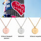 Halskette mit runden Anhänger aus Edelstahl in 18k Gelb Gold, fein graviertes Blättchen-Symbol für Organspende. Personalisierbare Gravur auf der Rückseite. Verstellbare Kette in Stahlsilber, 18K vergoldet oder rosé vergoldet. Inklusive Grußkarte mit symbolischem Text zur Organspende. Ideal als Danke schön Geschenk, Mutmacher oder Symbol für Leben retten.
