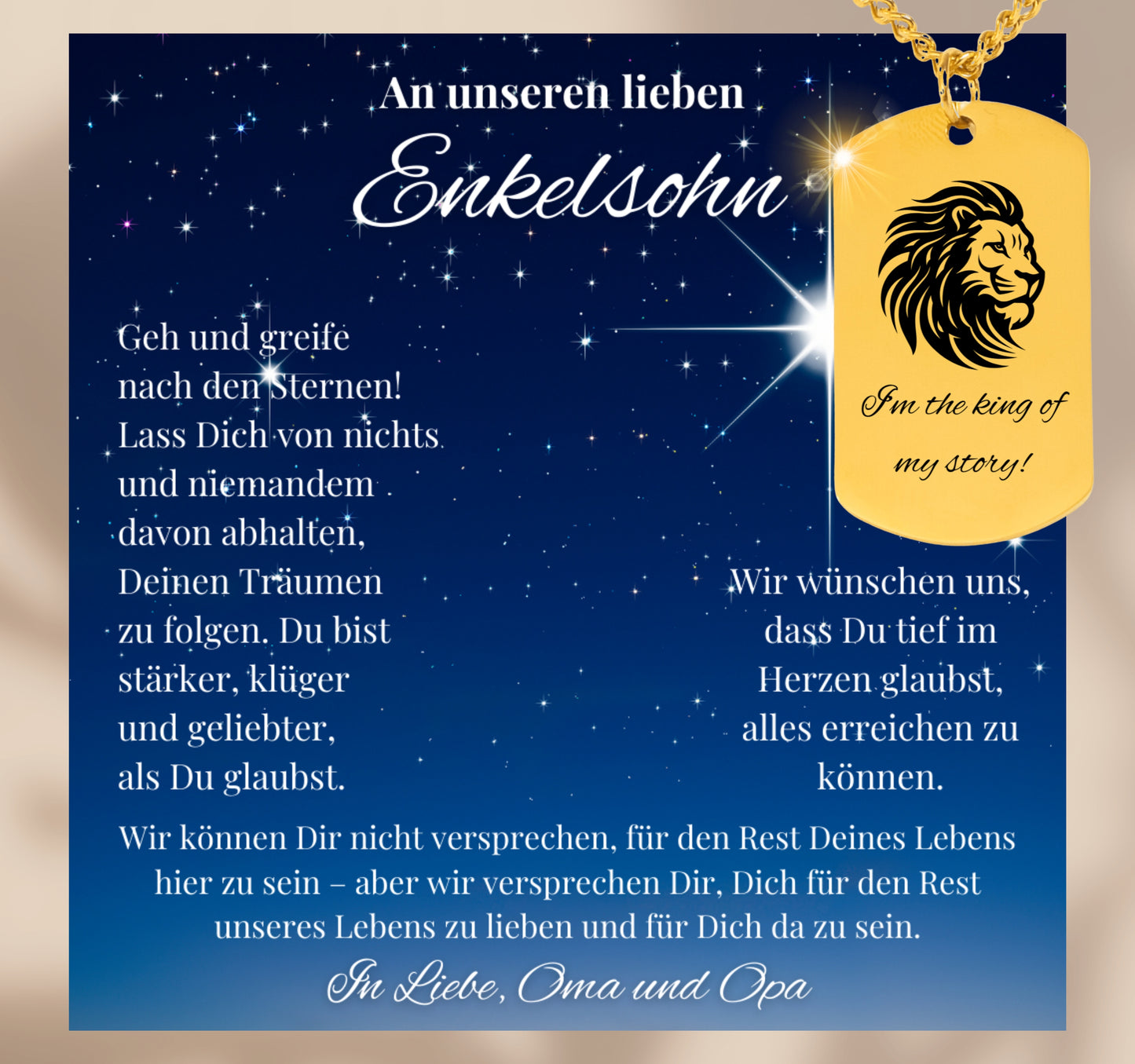 Personalisierte Löwen Kette für Enkelsohn mit Anhänger mit graviertem Löwenkopf und "I'm the King of my Story!", präsentiert in eleganter schwarzer Schmuckbox mit dunkelblauem Sternenhimmel-Hintergrund. Ideal als Geschenk von Oma & Opa zum Geburtstag, Weihnachten oder jedem anderen Anlass, welcher Dich überlegen lässt: Enkelsohn, was schenken?