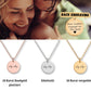 Personalisierte Herzschlag Kette aus Edelstahl in Gold, Silber oder Roségold. Der runde Anhänger mit feiner Herzschlag-Gravur symbolisiert Liebe und Verbundenheit. Geliefert in edler Schmuckbox mit romantischer Karte – ideales Geschenk für Freundin, Ehefrau oder Partner, perfekt zu Weihnachten, Valentinstag oder als Liebesgeschenk.