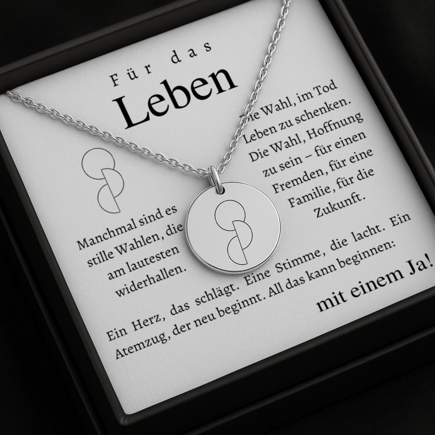 Halskette mit runden Anhänger aus Edelstahl in 18k Gelb Gold, fein graviertes Blättchen-Symbol für Organspende. Personalisierbare Gravur auf der Rückseite. Verstellbare Kette in Stahlsilber, 18K vergoldet oder rosé vergoldet. Inklusive Grußkarte mit symbolischem Text zur Organspende. Ideal als Danke schön Geschenk, Mutmacher oder Symbol für Leben retten.