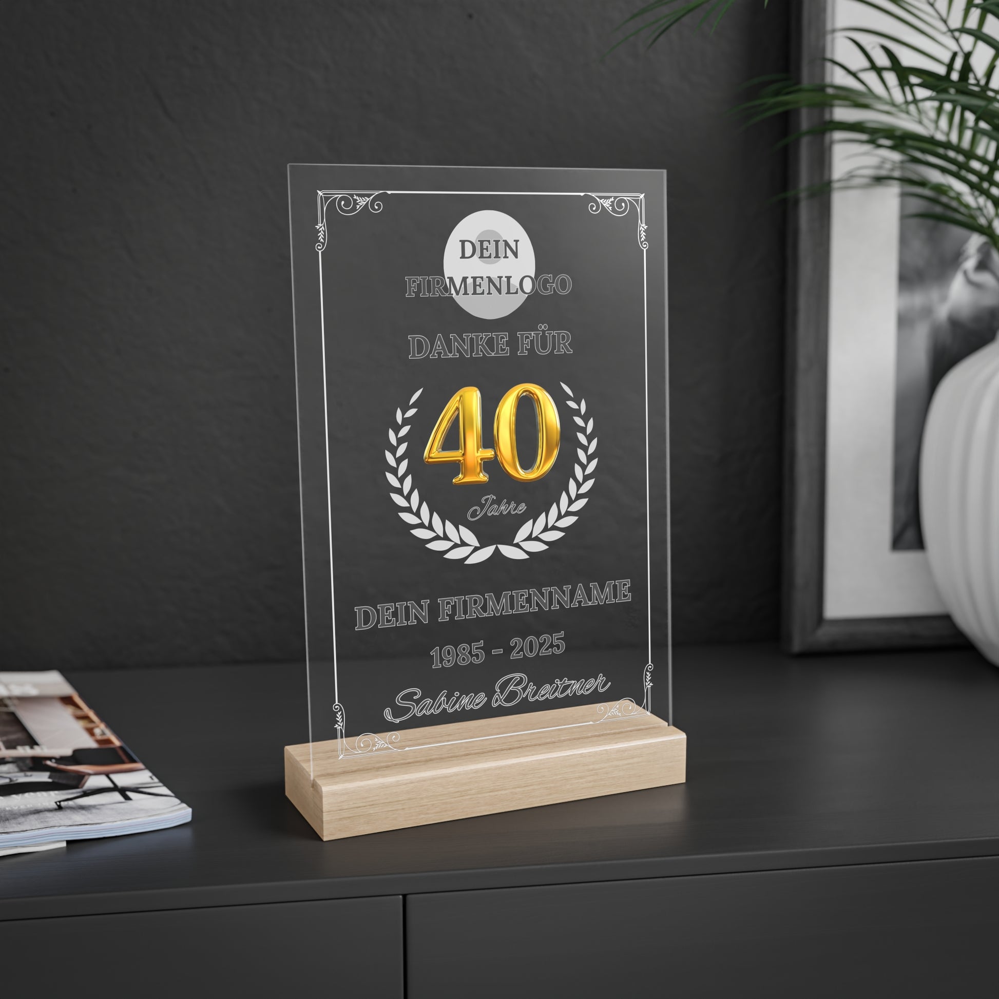 Personalisierte Acryl-Tafel als exklusives Weihnachtsgeschenk für Kollegen oder als Team Geschenk. Perfekt als Mitarbeiter Geschenk zum 10-jährigen Firmenjubiläum oder 25 Jahre Jubiläum. Ein einzigartiges Jubiläum Geschenk für das beste Team der Welt – ideal für Geschenke für Kollegen zum Jahrestag oder Firmenjubiläum. Hochwertige Acrylglasbilder als besonderes Jubiläum Firma Präsent oder kreativer Fußball Pokal.