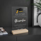 Perfektes Geschenk zum Abschluss

Suchst du ein besonderes Geschenk zum Abschluss für deinen Lieblingsmenschen? Diese edle Acryltafel ist ideal, um Wertschätzung und Stolz auszudrücken. Ob für Abitur, Bachelor oder Masterabschluss – sie macht den Moment unvergesslich. Erhältlich in den Größen 13 x 20 cm und 20 x 30 cm, steht sie sicher auf einem hochwertigen Holzsockel. Mit Talar- oder Doktorhut-Motiv und persönlichem Abschlussdatum wird sie zum Blickfang. Der Text „Für Deinen weiteren Lebensweg wünschen wi