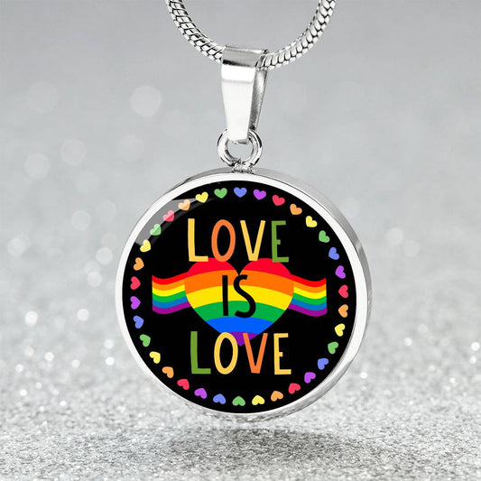 Regenbogen Halskette mit Gravur "Love is Love" Pride Schmuck, ausgefallenes Geschenk LGBT Accessoires, Regenbogen Geschenk für Tochter