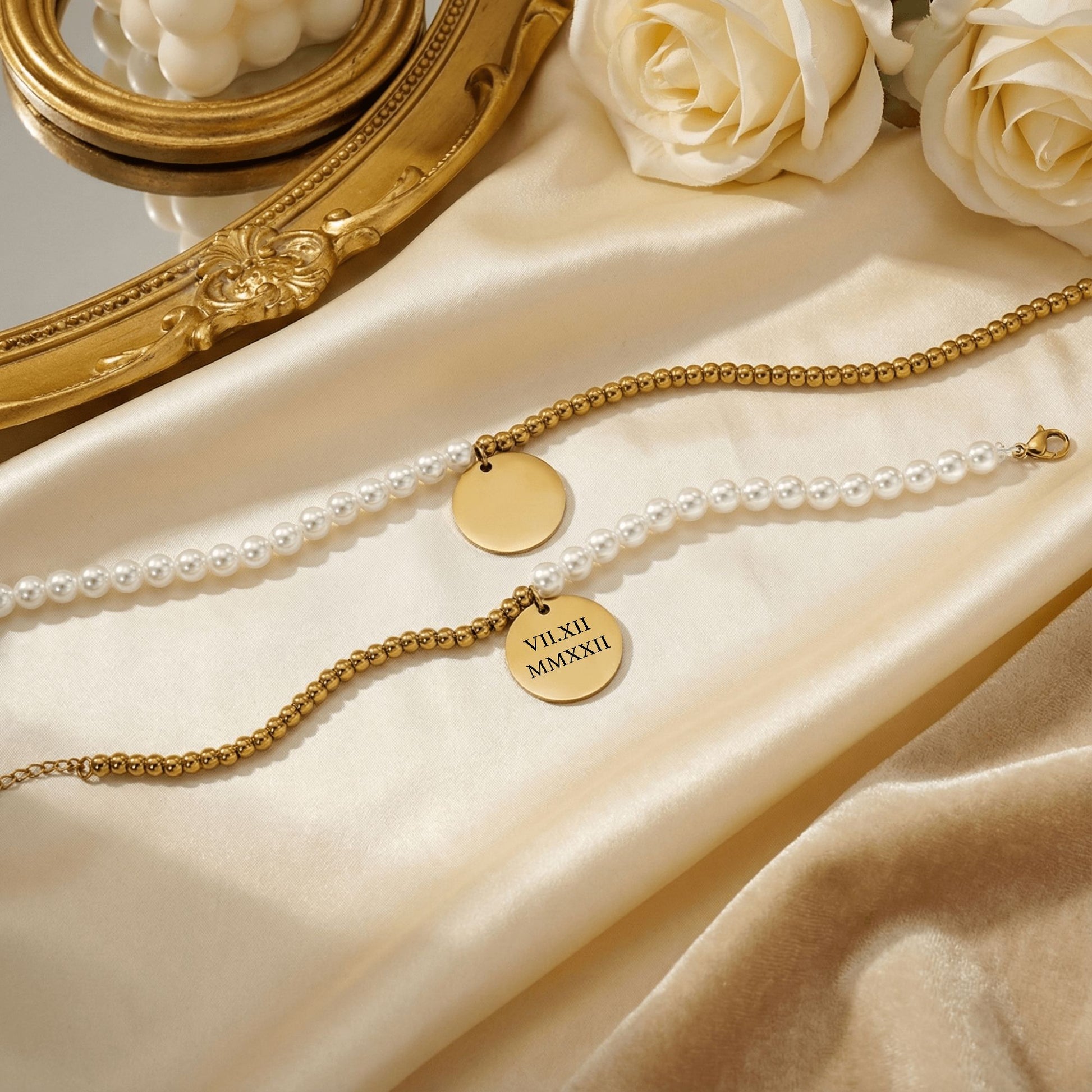 Nüchternheit Armband für Frauen mit Perlmuttperlen 6 mm, 18k vergoldeten Edelstahlperlen 4 mm, Münzanhänger 20 mm Gravur Vorder- & Rückseite – Geschenk für 1 Jahr nüchtern, Nüchternheitsjubiläum, AA Geschenk, Freiheit Schmuck, Mutmacher Armband, Sobriety Bracelet, hypoallergen, anlaufbeständig, personalisiert