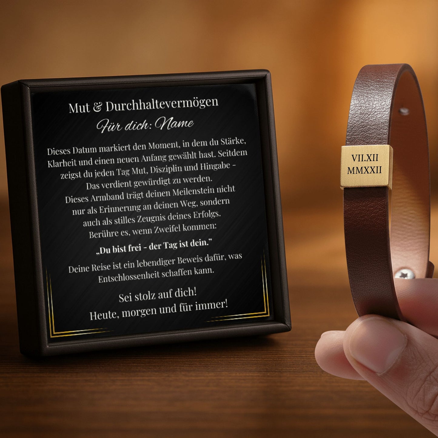 Nüchternheit Armband aus schwarzem/braunem veganem Leder, verstellbar 19–26 cm, mit silberner/18k vergoldeter Edelstahlplatte – Lasergravur für 1 Jahr nüchtern, 30 Tage nüchtern, AA Geschenk, Nüchternheitsjubiläum, Sobriety Armband, Genesungsschmuck für Männer, Mutmacher mit Spruch "Ein Tag nach dem anderen" und "Du bist frei – der Tag ist dein", Freiheit Schmuck als Recovery-Geschenk.