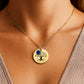Personalisierte Jugendweihe-Kette mit Anhänger in 3 Varianten, mit graviertem Baumes des Lebens und farbigem Geburtsstein, präsentiert in eleganter schwarzer Geschenkbox mit herausnehmbarer Karte. Ideal als Geschenk zur Jugendweihe für Mädchen von Eltern, Großeltern oder Paten.