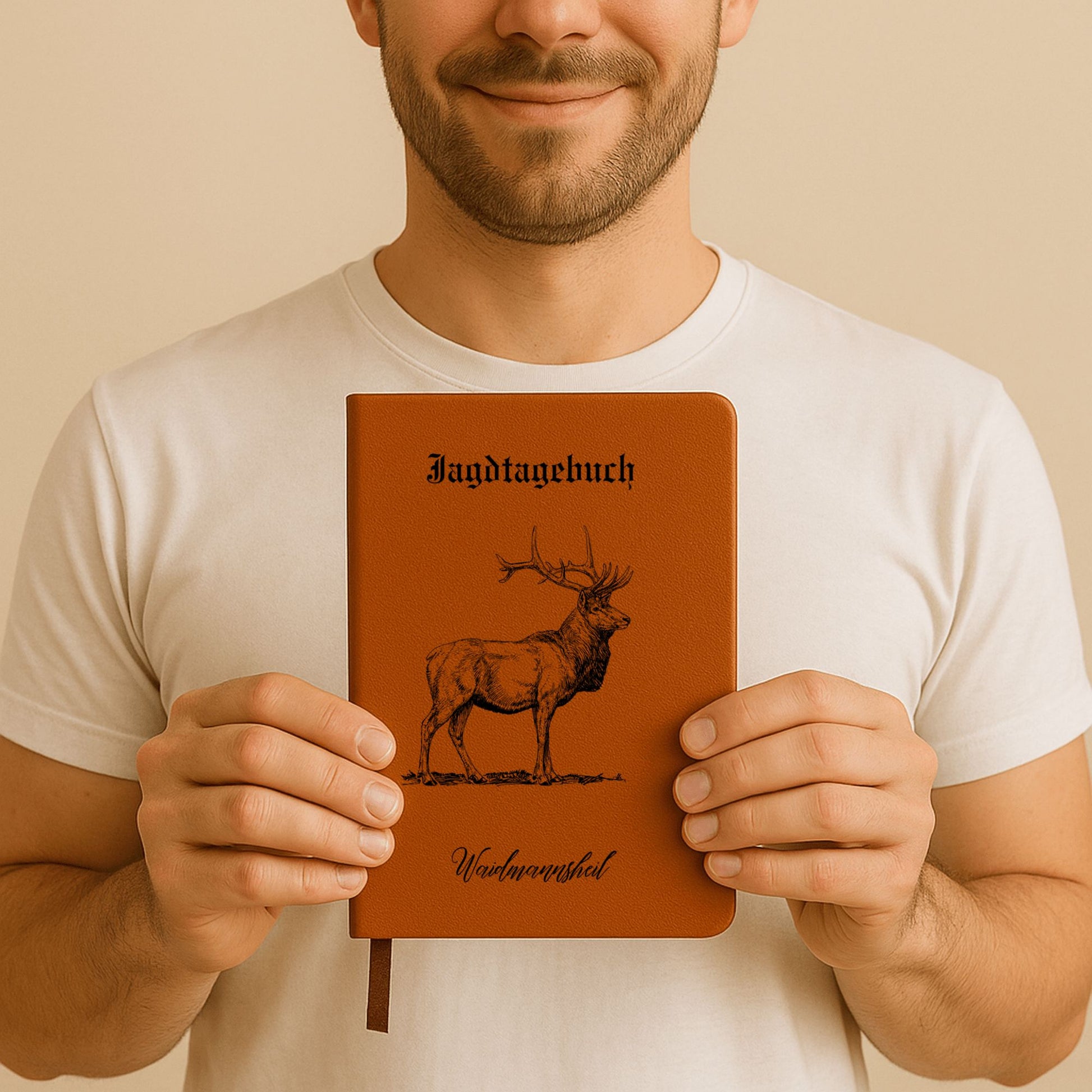 Personalisiertes Jagdtagebuch als hochwertiges Jagd-Journal zum Festhalten von Jagderinnerungen – ideal als Geschenk für Jäger. Mit Platz für Datum, Revier, Wildart, Wetter & besondere Erlebnisse. Ein einzigartiges Schussbuch, das Leidenschaft, Tradition und Naturverbundenheit dokumentiert. Perfekt für Jung- underfahrene Jäger, zum Geburtstag oder zu Weihnachten. Ein zeitloses Andenken an Ansitz, Drückjagd und die Schönheit der Wildnis – personalisiert und dauerhaft.