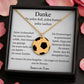Personalisierte Fußball-Halskette aus Edelstahl mit graviertem Ball-Anhänger in schwarzer Schmuckbox – perfektes Abschiedsgeschenk für Spieler, Team oder Verein.
