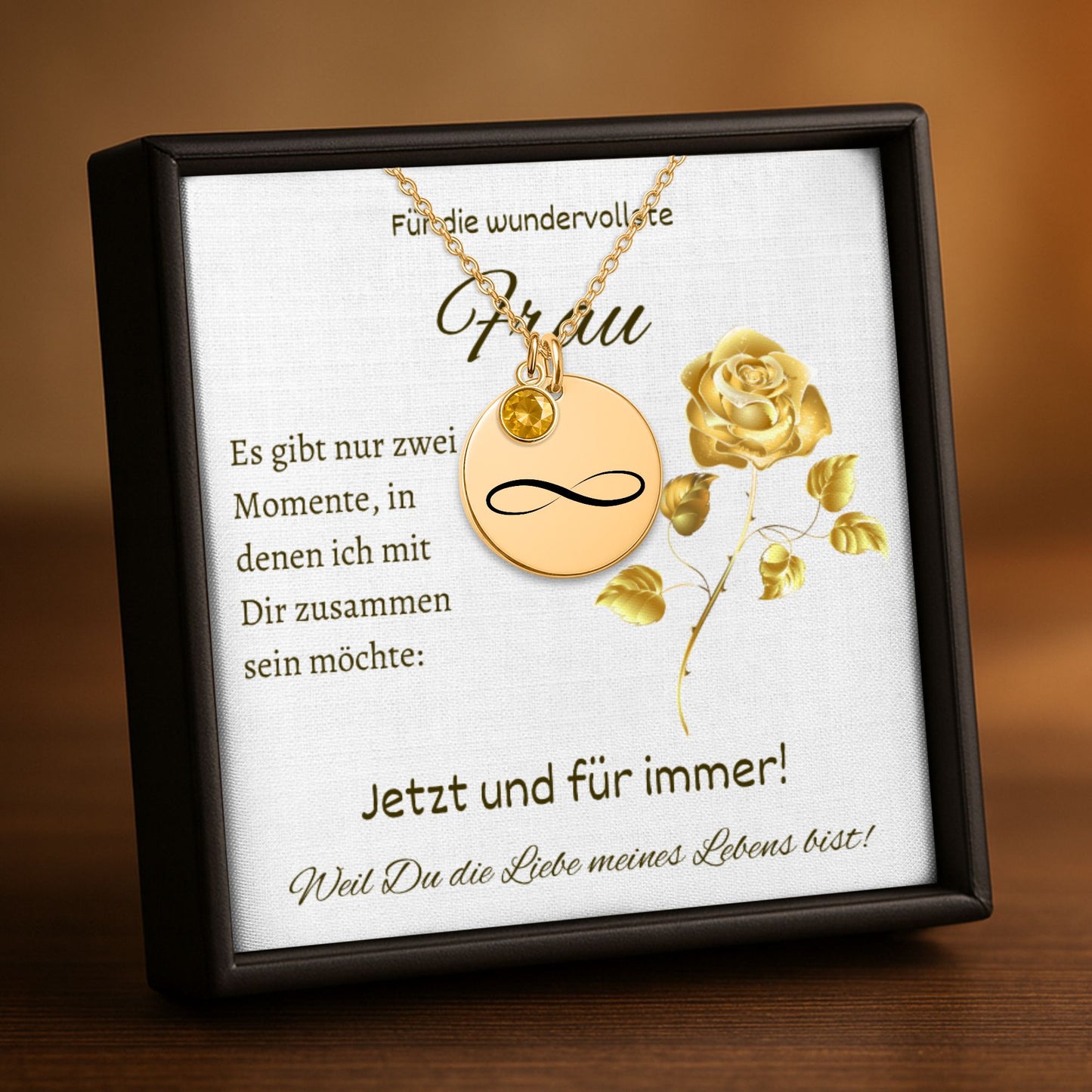 Elegante personalisierte Halskette aus Edelstahl mit rundem Anhänger (20 x 20 mm), Unendlichkeitszeichen und farbigem Geburtsstein (9 x 6 mm). Rückseite individuell gravierbar mit Name, Datum oder Zitat. Erhältlich in Silber, 18K Gold oder Rosé Gold. Lieferung in edler Schmuckbox mit liebevoller Grußkarte – ein zeitloses Geschenk für Frau, Mama oder Partnerin, das ewige Liebe symbolisiert.