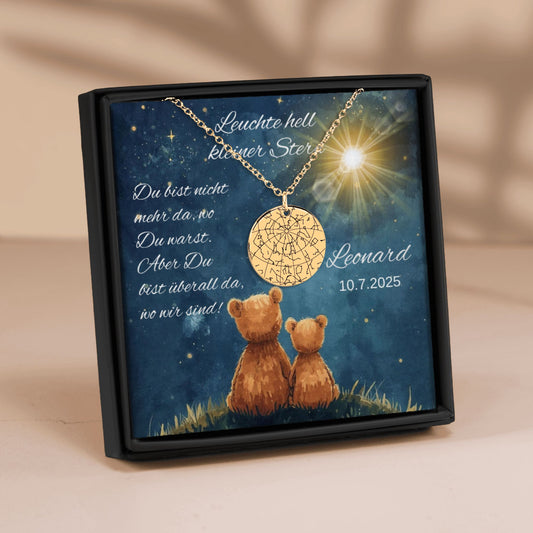 Personalisierte Sternenhimmel Kette „Leuchte hell, kleiner Stern“ mit Anhänger, der den Himmel nach Ort und Datum zeigt, präsentiert in eleganter schwarzer Schmuckbox mit dunkelblauem Sternenhimmel-Hintergrund. Ideal als Sternenkind Andenken oder Trauergeschenk.