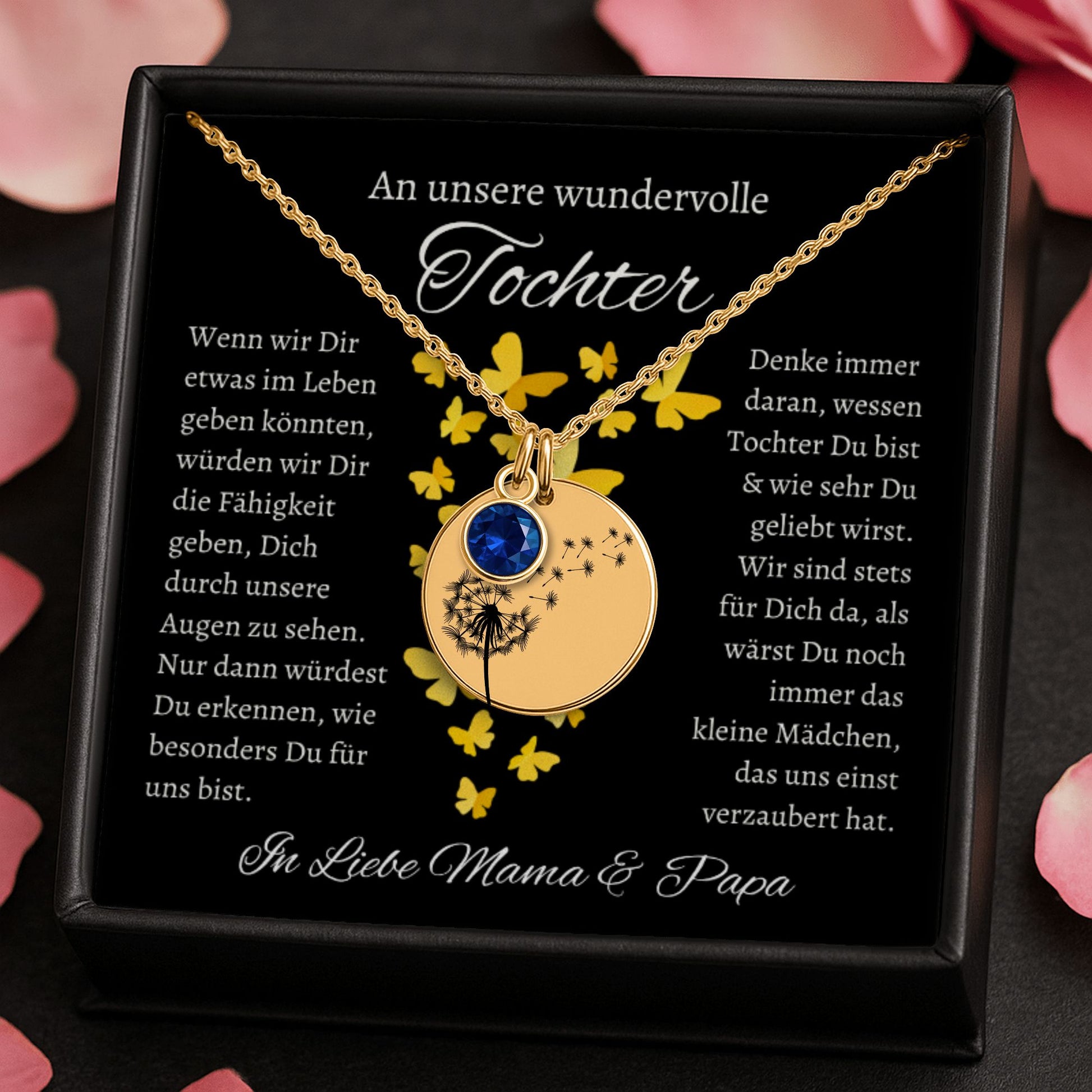 Ein goldenes Collier mit einem runden Anhänger, verziert mit Geburtsstein und einem zarten Pusteblumenmotiv, ruht in einer eleganten schwarzen Geschenkbox. Die Box enthält eine herzliche Botschaft von den Eltern an ihre Tochter, die die tiefe Liebe und den Wunsch ausdrückt, ihr das Beste im Leben zu geben. Die Rückseite des Anhängers ist personalisierbar, ideal für eine Gravur, die diese liebevolle Botschaft oder ein besonderes Datum für immer festhält und das Schmuckstück unvergesslich macht.