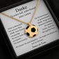 Personalisierte Fußball-Halskette aus Edelstahl mit graviertem Ball-Anhänger in schwarzer Schmuckbox – perfektes Abschiedsgeschenk für Spieler, Team oder Verein.