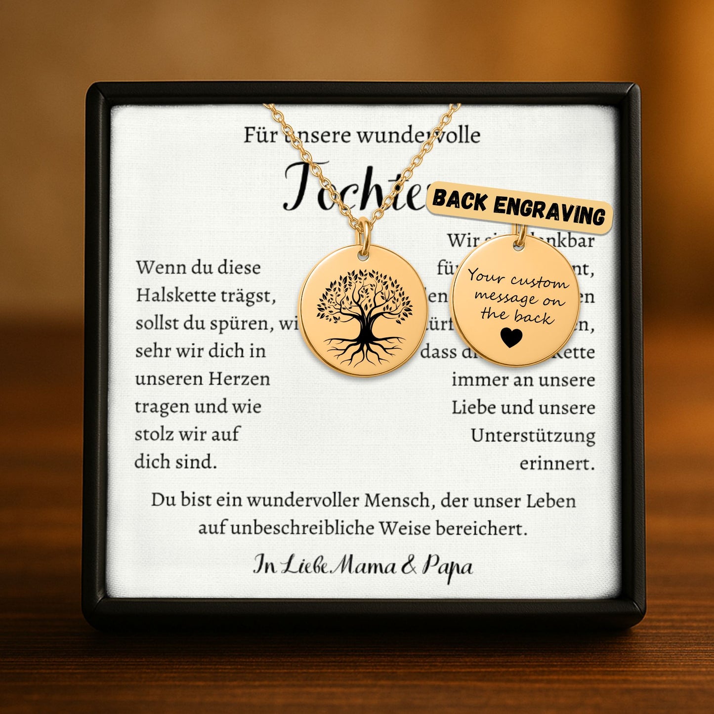 Personalisierte Baum des Lebens Kette „Für unsere wundervolle Tochter“ mit Anhänger mit fein graviertem Baum des Lebens - Yggdrasil, präsentiert in eleganter schwarzer Schmuckbox. Ideal als Geschenk zum Geburtstag, Weihnachten oder Jugendweihe, Konfirmation, Firmung, Kommunion von Mama & Papa.