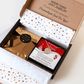 Personalisierte Sternenhimmel Kette für Papa, mit Anhänger, der den Himmel nach Ort und Datum zeigt, präsentiert in eleganter schwarzer Schmuckbox mit roter Weihnachtskarte. Ideal als emotionales Geschenk zur Weihnacht.