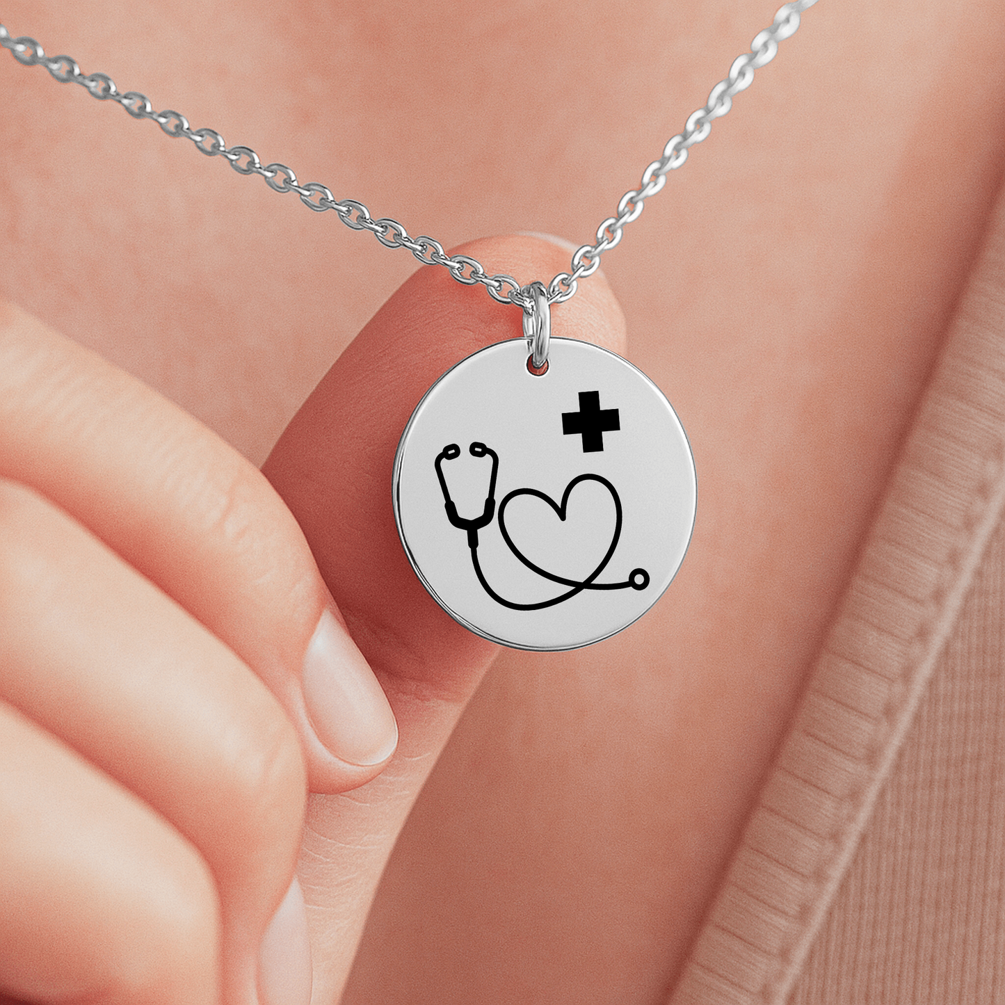 Personalisierte Pflege-Anhänger-Halskette aus Edelstahl - Stethoskop & Herz – Geschenk für Krankenschwester, Pflegerin oder Pfleger