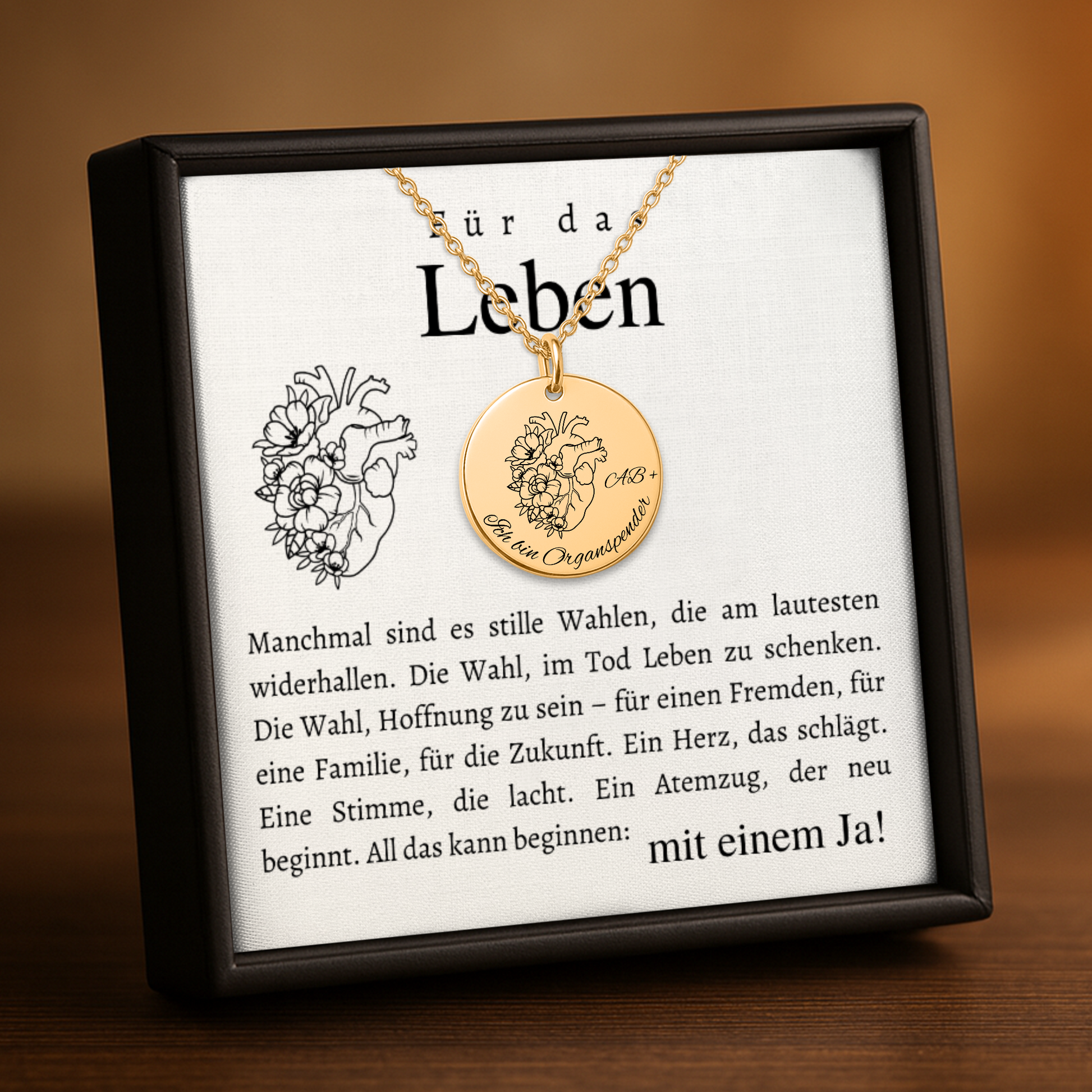 Halskette mit runden Anhänger aus Edelstahl in 18k Gelb Gold, fein graviertes Blättchen-Symbol für Organspende. Personalisierbare Gravur auf der Rückseite. Verstellbare Kette in Stahlsilber, 18K vergoldet oder rosé vergoldet. Inklusive Grußkarte mit symbolischem Text zur Organspende. Ideal als Danke schön Geschenk, Mutmacher oder Symbol für Leben retten.