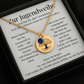 Personalisierte Jugendweihe-Kette mit Anhänger in 3 Varianten, mit graviertem Baumes des Lebens und farbigem Geburtsstein, präsentiert in eleganter schwarzer Geschenkbox mit herausnehmbarer Karte. Ideal als Geschenk zur Jugendweihe für Mädchen von Eltern, Großeltern oder Paten.