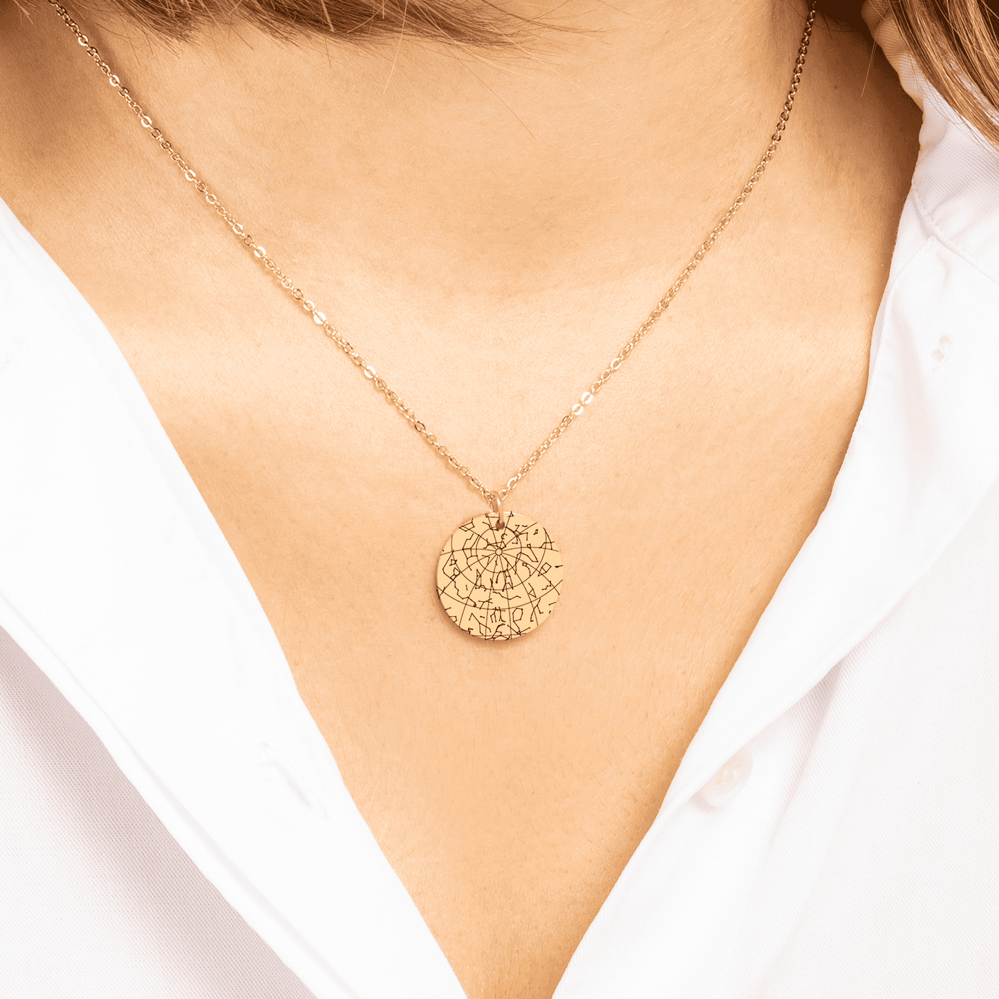 Personalisierte Sternenhimmel Kette zu Weihnachten für Mama – Geschenk mit Gravur des Himmels nach Ort & Datum | Weihnachtsgeschenk für Mama