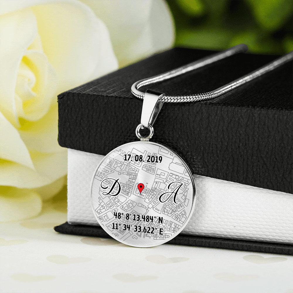 Personalisierte Karte Halskette | Hochzeitstag Geschenk | Geschenk für Sie und Ihn | Koordinatenschmuck | Halskette mit Anhänger