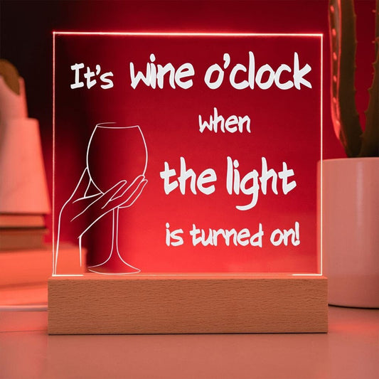 Wein Geschenk Acrylbild 'It's wine o'clock when the light is turned on!', Premium-Acryl mit Druck, stilvolle Tischlampe, Geschenkidee