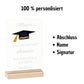 Persönliche Acryltafel mit Name, „Master“-Text, Doktorhut in Schwarz-Gold und individueller Widmung – ein emotionales Geschenk zum Abschluss. Optional Holzsockel mit LED-Lichtern für stimmungsvolle Beleuchtung. Hochwertig gefertigt aus klarem Acryl, ideal als dauerhafte Erinnerung auf Schreibtisch oder Regal. Perfekt als Geschenkidee zum Master, Bachelor oder Doktor – persönlich, edel und langlebig. Ein Geschenk, das Herzen berührt und Erfolge dauerhaft feiert.