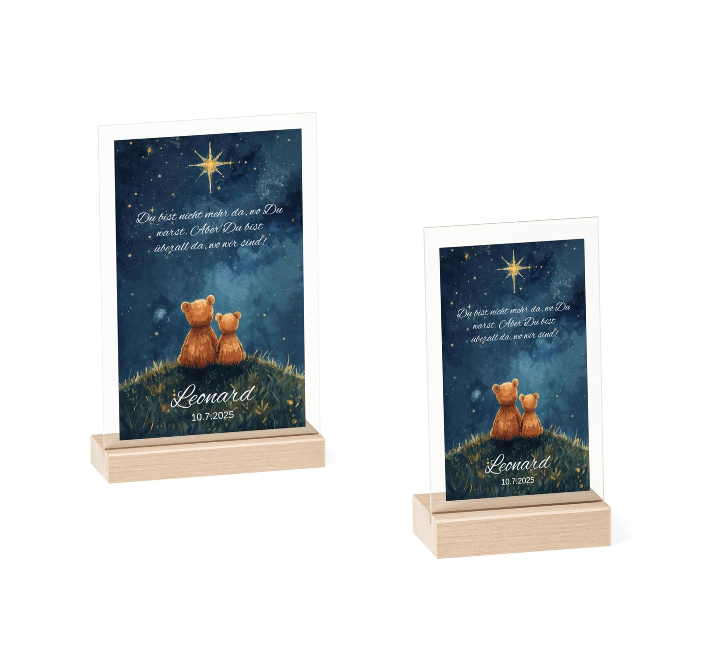 Acrylschild auf Buchenholzsockel als Sternenkind Andenken. Zeigt tröstenden Spruch, Bärenmotiv und Sternenhimmel. Personalisiert mit Name und Datum. optional LED-Beleuchtet. Einfühlsames Erinnerungsstück für trauernde Eltern.