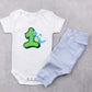 1. Geburtstag Outfit - Dino Geburtstagsbody - Baby Bodysuit-1 Jahr,1.geburtstag,baby,blauer dino,dino,dinofan,dinosaurier,geburtstag,geburtstagsoutfit,geschenkidee,gruen,jungen,kleinkind,kurzarmbody,mädchen,süßer kurzarmbody