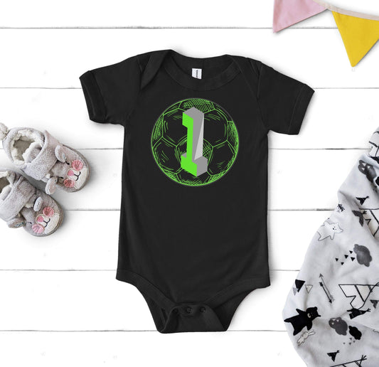 1. Geburtstag Outfit - Fußball - Baby Bodysuit-1.Geburtstag,baby,ein jahr alt,einjährig 1 Jahr,erster Geburtstag,fußball,fußballer,geburtstag,geburtstagsgeschenk,geburtstagsoutfit,Geschenk,geschenkidee,jungen,kein baby mehr,kleinkind,mädchen,perfekte grafik,rasenballsprot,unisex,wunderschönes Design