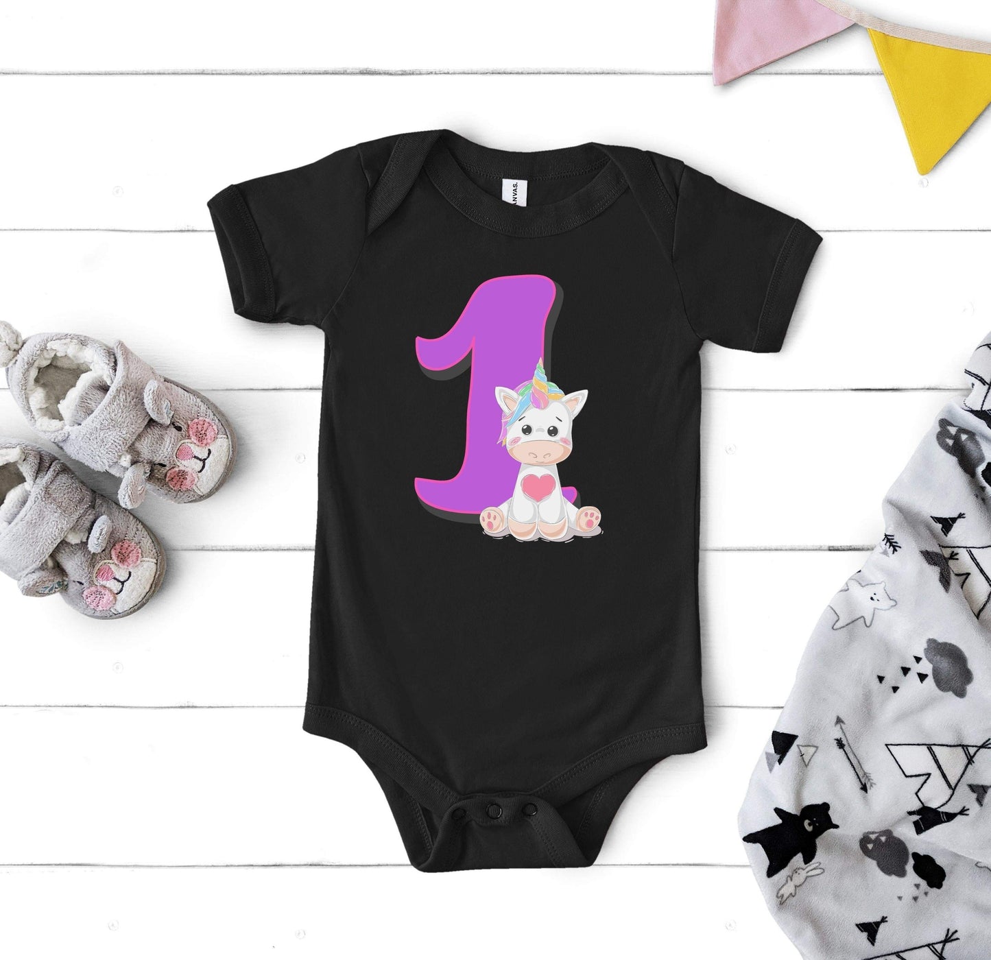 1. Geburtstag Outfit - Einhorn - Baby Bodysuit-1 jahr,1.geburtstag,baby,einhorn,eins,erster geburtstag,feier,geburtstag,geburtstagsbody,geburtstagsgeschenk,geburtstagsoutfit,Geschenk,Geschenkidee,großes mädchen,kein baby mehr,kleinkind,kurzarmbody,lieblingsteil,mädchen,perfekte grafik,süßer body,trendy,unicorn,wunderschönes Design