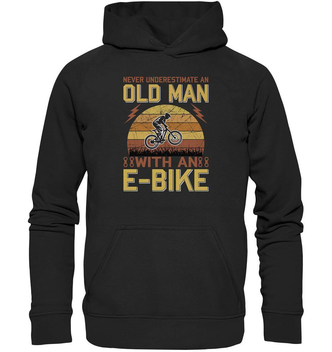 Fahrrad E-Bike Never underestimate an old Man with an E-Bike - Basic Unisex Hoodie XL-downhill,Fahrrad,fahrradbekleidung,fahrradbekleidung damen,fahrradbekleidung herren,Fahrradfahrer,geschenk für radfahrer,leidenschaft,Mountain Bike,Never underestimate an old Man,Radfahrer,radfahrer nebeneinander,xxl fahrrad