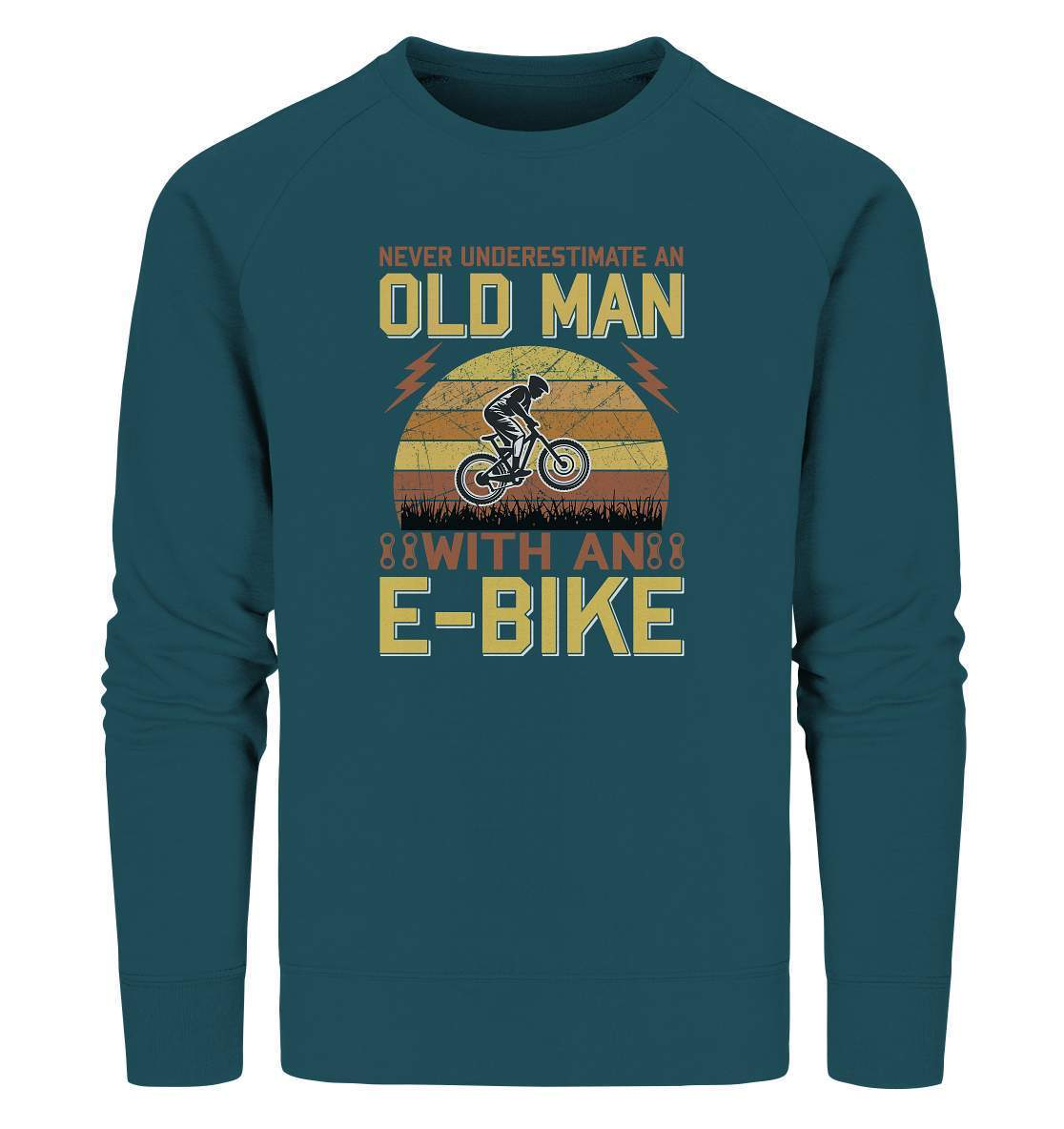 Fahrrad E-Bike Never underestimate an old Man with an E-Bike - Organic Sweatshirt-downhill,Fahrrad,fahrradbekleidung,fahrradbekleidung damen,fahrradbekleidung herren,Fahrradfahrer,geschenk für radfahrer,leidenschaft,Mountain Bike,Never underestimate an old Man,Radfahrer,radfahrer nebeneinander,xxl fahrrad